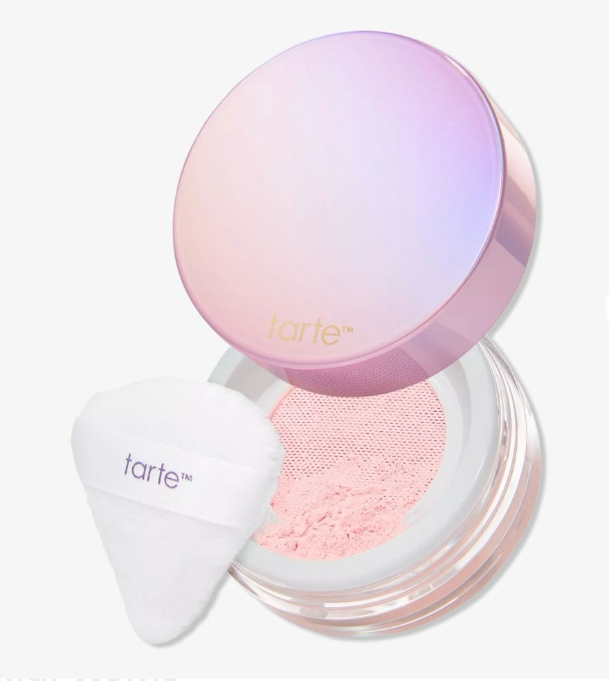 Polvo suelto facial iluminador Mi tienda tarte en tono rosado con borla aplicadora y tapa degradada brillante