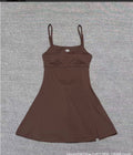 Vestido deportivo corto Mi tienda en color marrón chocolate con tirantes ajustables y logo alo en el pecho